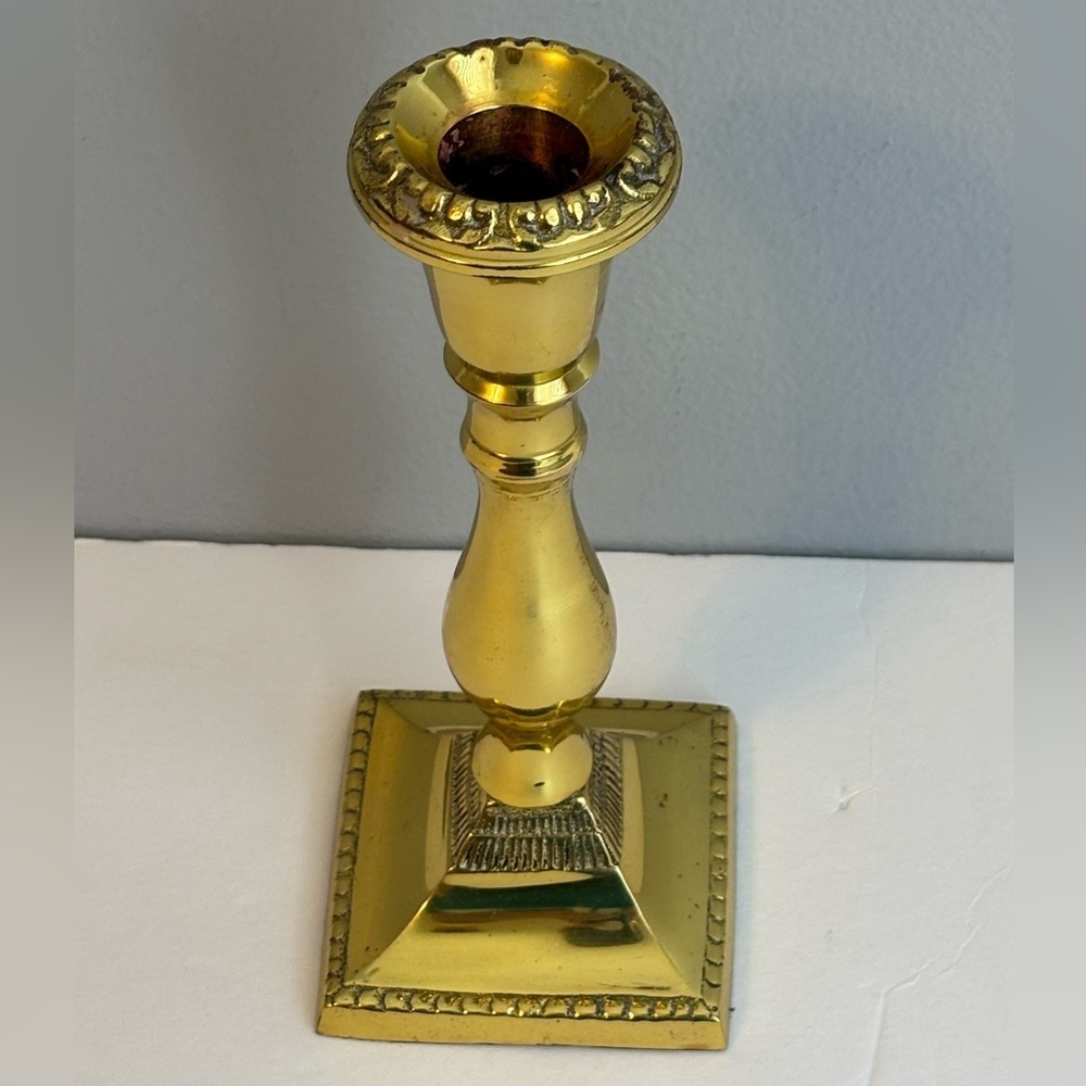 BRASS CANDLESTICK (HAMPTON)